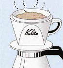 カリタ式　内側から円を描くように注ぎ、コーヒーを膨らませて３０～４０秒蒸らします。