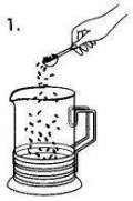 ガラスボールをあらかじめ温めておき、お湯を捨ててから人数分の茶葉を入れます。